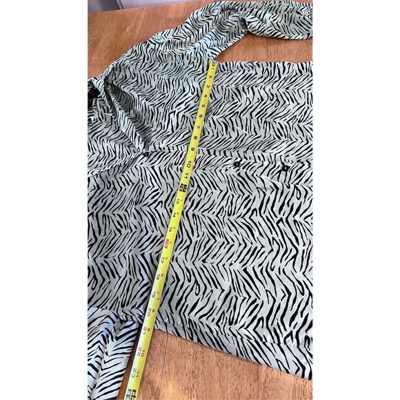 ZARA GREEN ZEBRA PRINT BUTTON DOWN BLOUSE WOMENS SIZE S - Picture 9 of 11